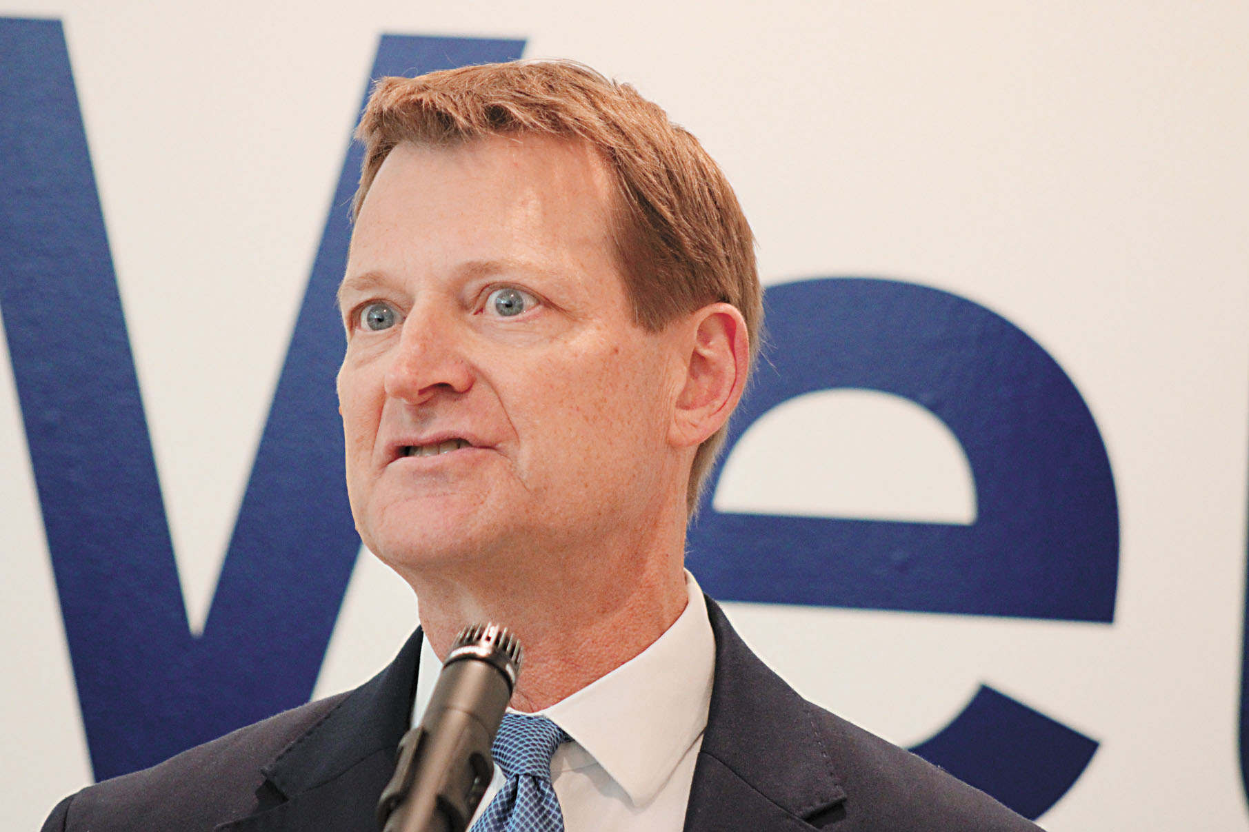 社會局局長羅爾在新服務中心開幕儀式上致辭。記者陳程威攝