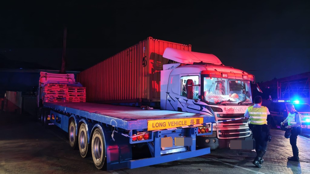 天水圍貨櫃場致命意外 七旬司機遭兩車夾困送院不治