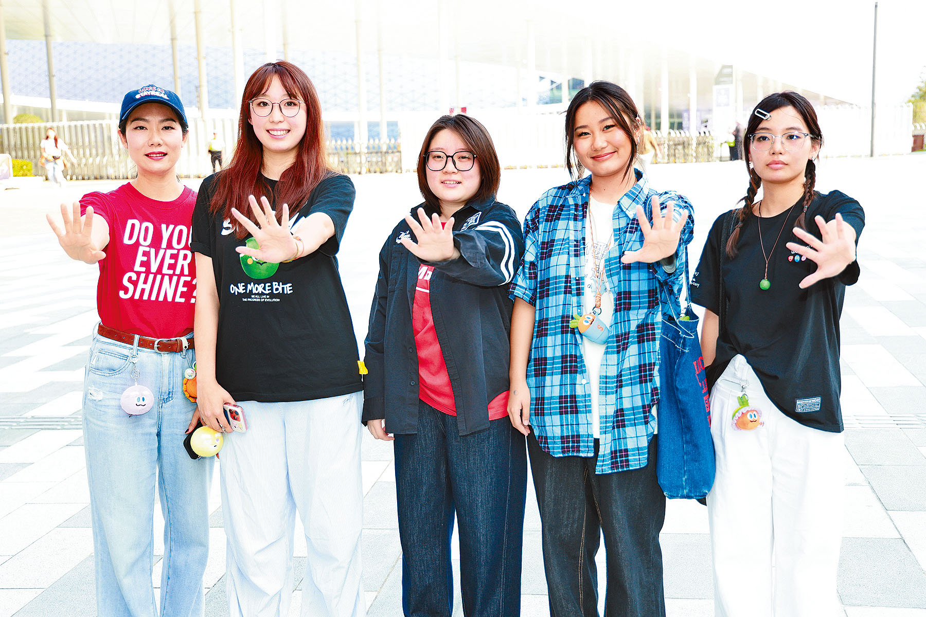 粉絲從各地趕來支持。