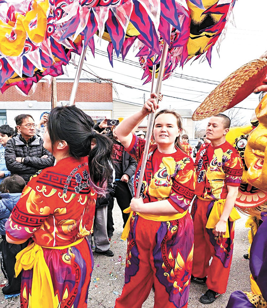 身手不凡的舞龍好手們。