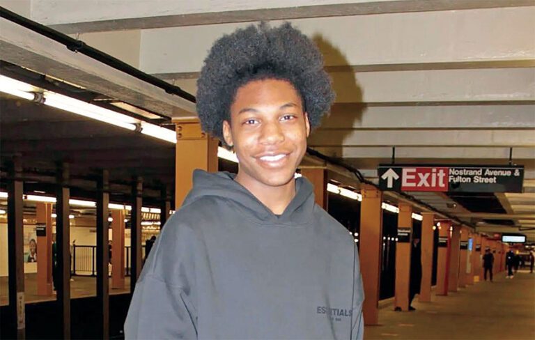 卡馬德雷在政府樓公寓內中彈身亡。 Instagram圖片