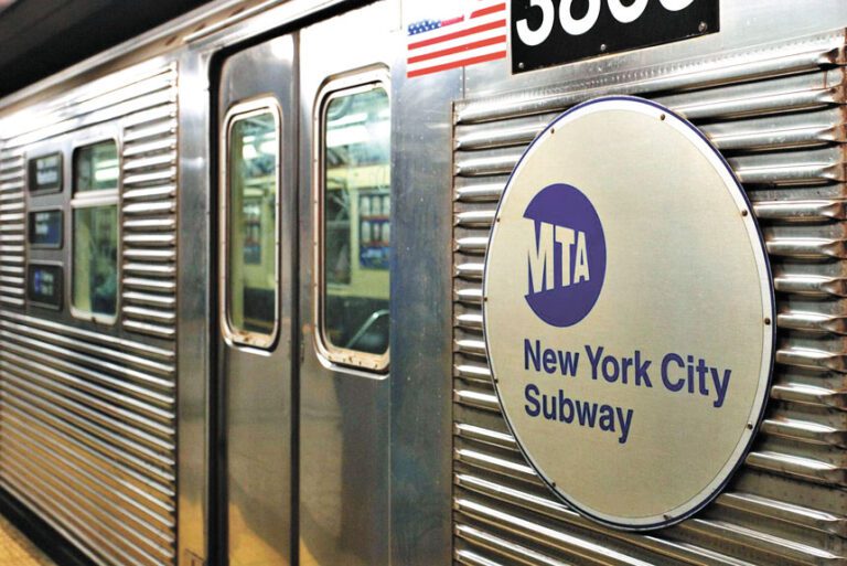 紐約州主計長共和黨候選人Hernandez抨擊MTA管理失當，指系統性失敗致數億美元流失。