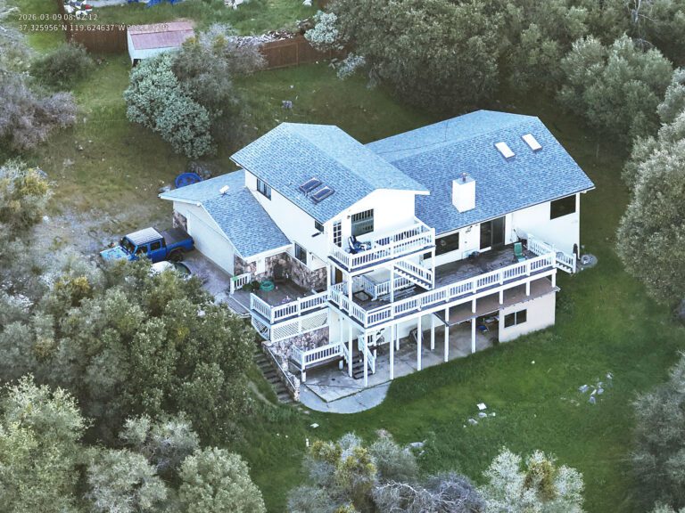 馬德拉縣奧克赫斯特Granite Butte Way 50730號的出租度假屋，當局指屋主涉嫌在旅客不知情下偷拍入住者。馬德拉縣縣警局