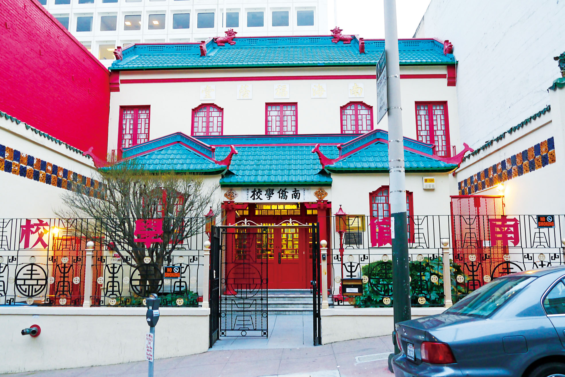 位於三藩市華埠的南僑學校被列入名單。本報資料圖片