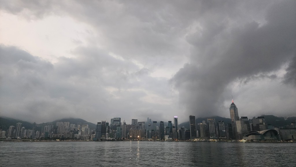 香港今日天氣預測：大致多雲有微雨 日間最高氣溫約26度