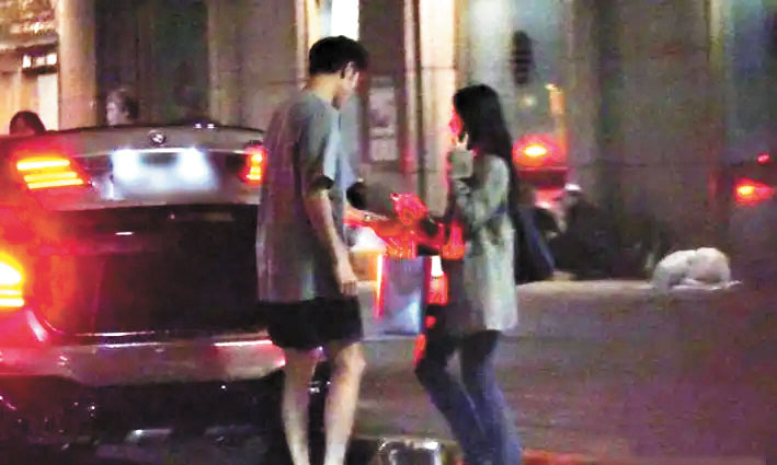 阮經天與女友早前被拍畫面。網上圖片