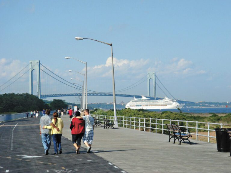 史島的海邊走道獲撥款後將全面維修。