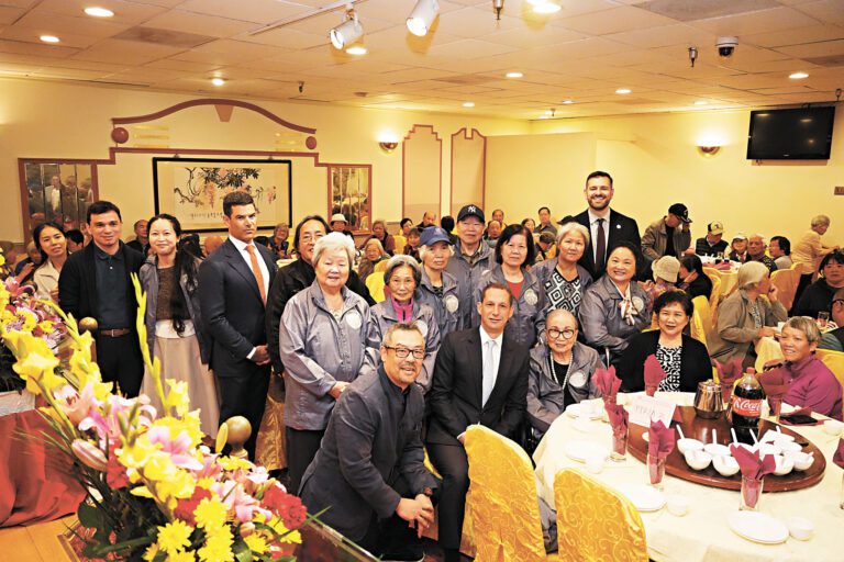 羅偉市長、市參事李爾德等出席華埠平園居民聯誼會春宴。記者黃偉江攝