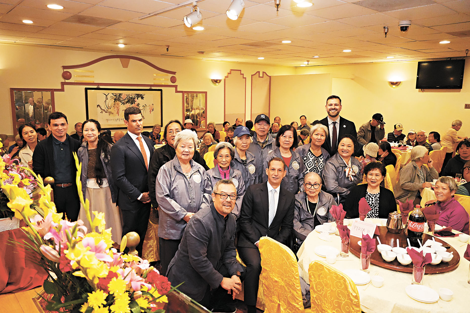 羅偉市長、市參事李爾德等出席華埠平園居民聯誼會春宴。記者黃偉江攝