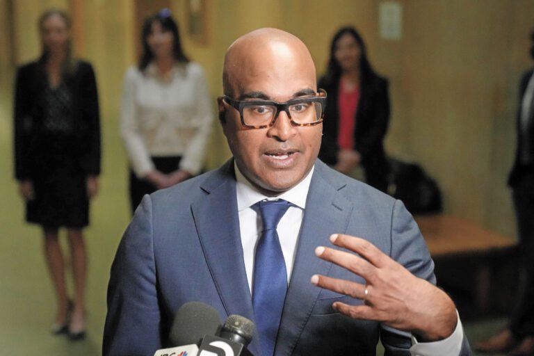 三藩市公辯官力儲文（Mano Raju）。美聯社