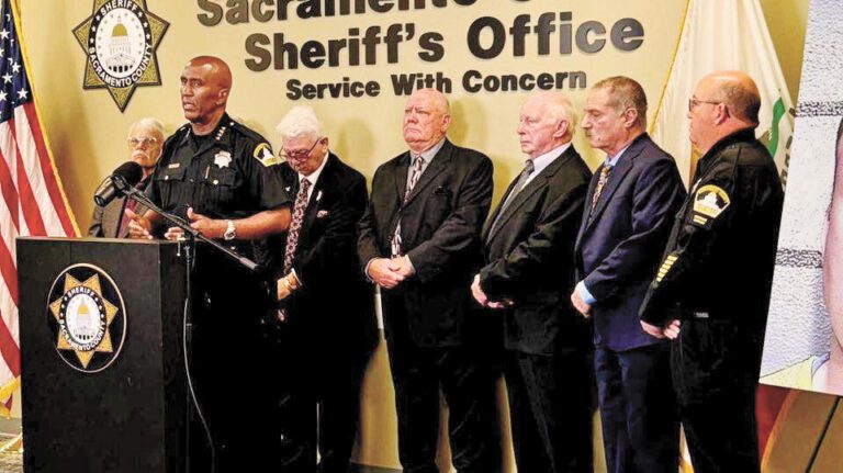 沙加緬度地檢官庫珀與多位執法人員舉行記者會，推動修改57號提案，禁止性暴力犯得到假釋機會。沙加緬度地檢署