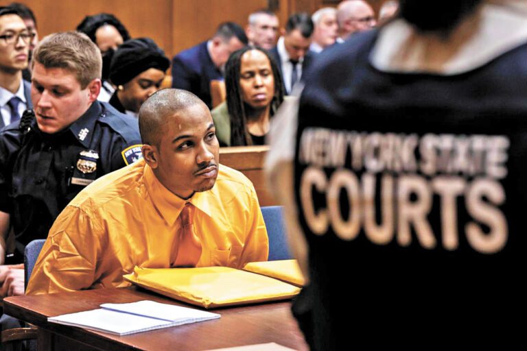 里維拉目前面臨謀殺、企圖謀殺及非法持有武器等多項指控。 Dave Sanders/紐約時報