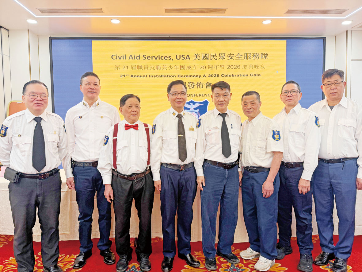 美國民安隊有自造制服，隊形整齊。