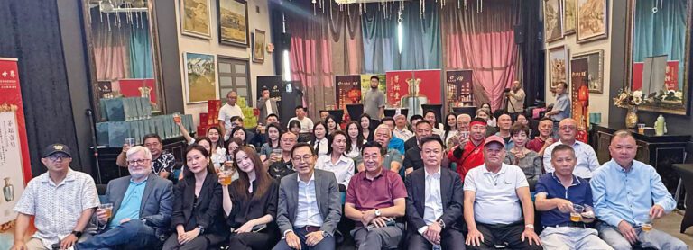 「當綠茶遇見精釀」發布會現場大合照。記者陸新攝