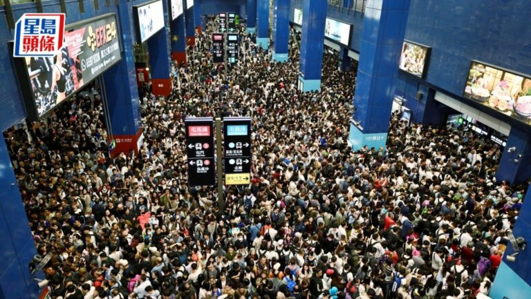東鐵綫事故致服務癱瘓 乘客隧道受困 熱心市民互助
