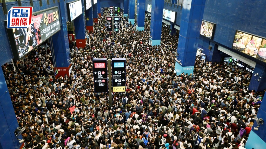 東鐵綫事故致服務癱瘓 乘客隧道受困 熱心市民互助