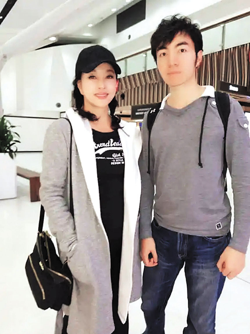 劉曉慶與外甥。網上圖片