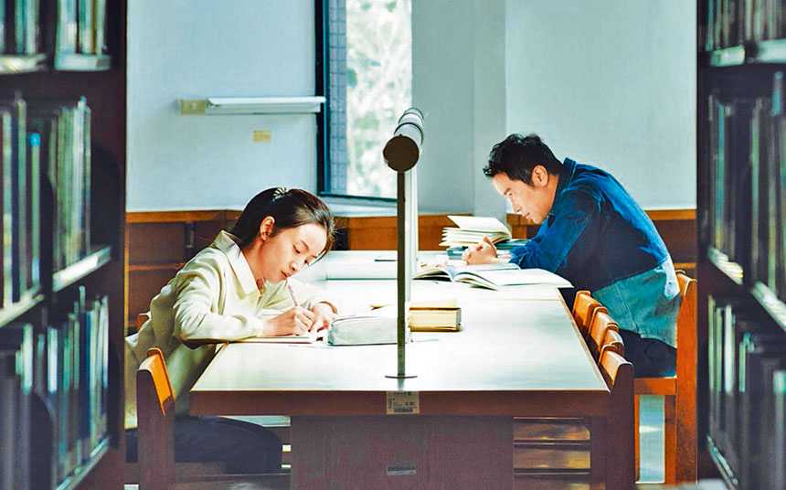 林依晨(左)在《深度安靜》與張孝全合作,兩人首度演夫妻。網上圖片