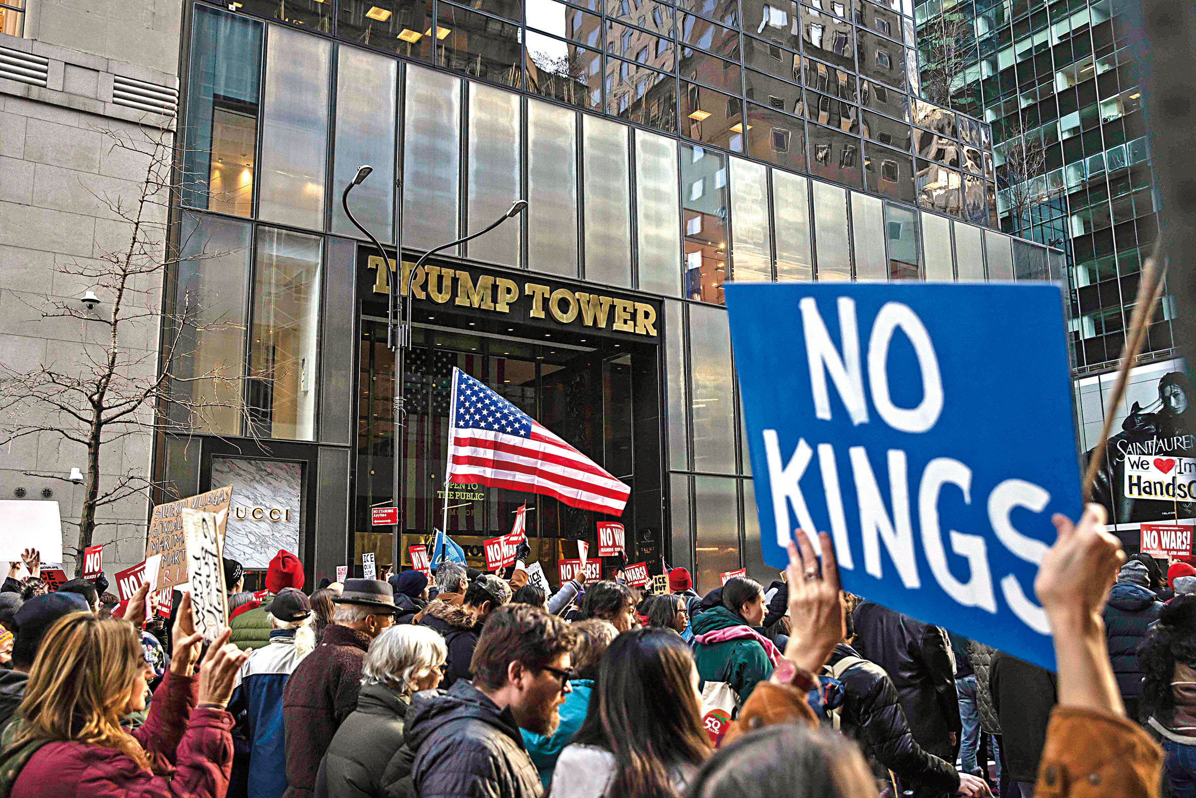 去年「不要國王」遊行曾吸引數萬人走上街頭,反對特朗普政府及其右翼反移民政策。 Dave Sanders/紐約時報