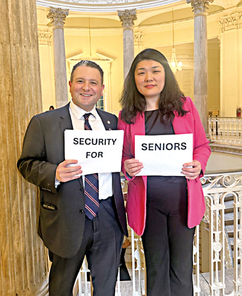 莊文怡和莫拉諾聯合提出法案。