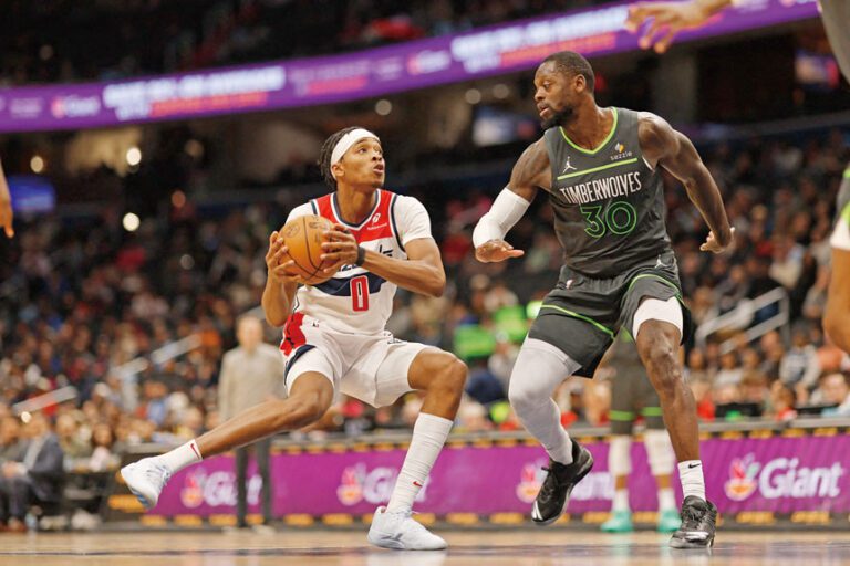 庫里（右）將於下周再次接受復查。路透社資料圖片