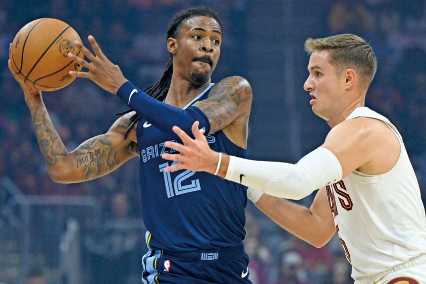 初步預測,莫蘭特(左)在2026-27賽季開始前才能重新站到籃球場上。路透社資料圖片