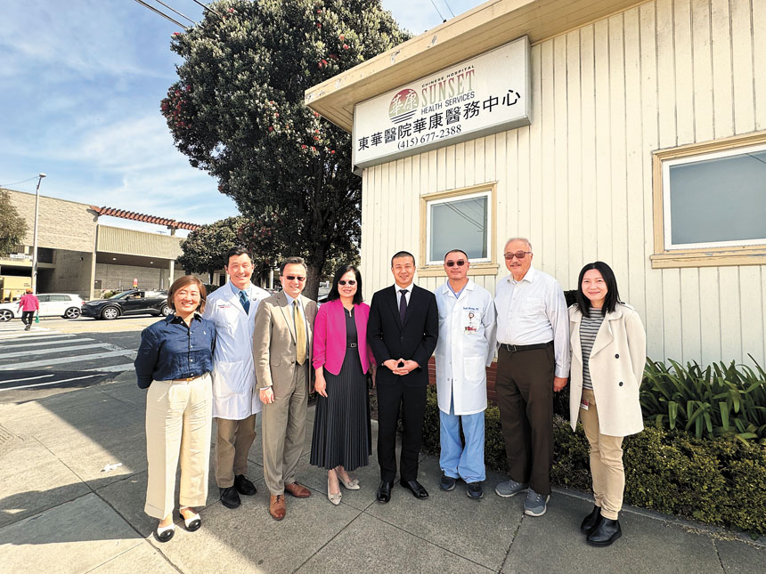左起:日落區醫療服務中心主任吳佳咪、馬國華醫生、董事蔡文耀、前院CEO張建清博士、市參事王兆倫、黃昱儒醫生、董事餘健全、市場部經理柳靜宜。王兆倫辦公室提供