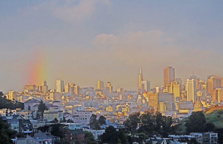 灣區人口尚未從疫情期間的遷出潮中完全恢復。美聯社資料圖