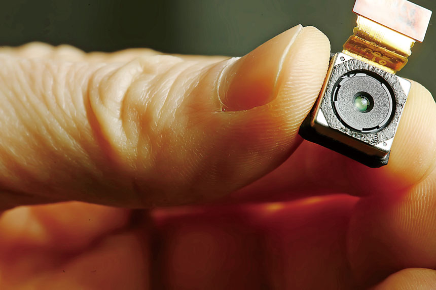 北加州麋鹿林兩座公園的女廁日前被發現有針孔攝影機。Adobe Stock