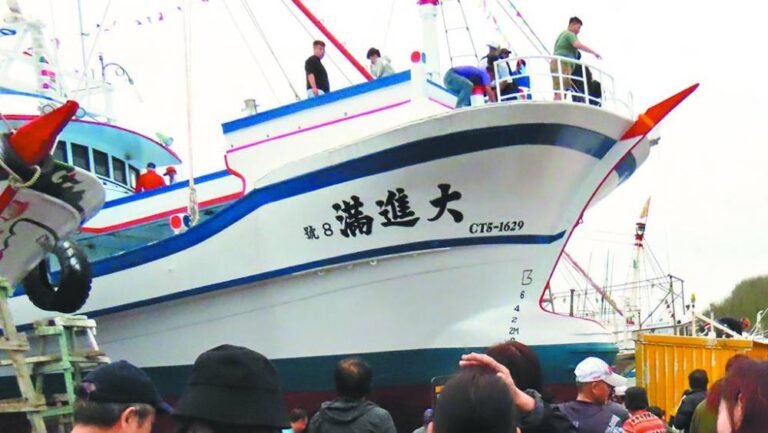 台灣漁船疑涉海上售油遭大陸扣留 船員滯留漳州港