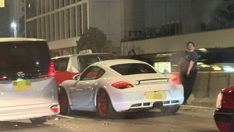 中環干諾道中四車相撞 疑的士切線肇禍 四人受傷送院