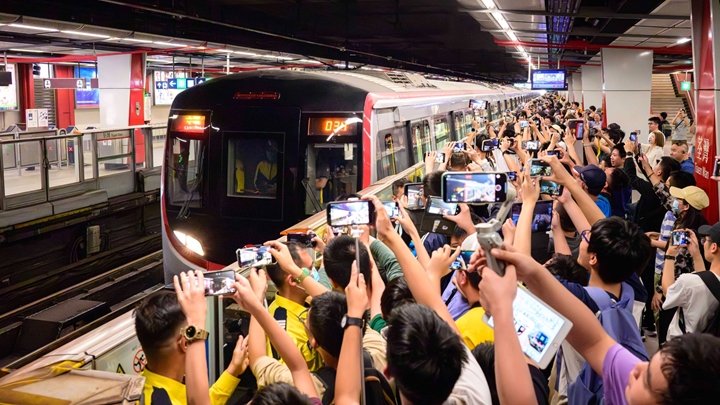 港鐵Q-train新列車正式投入荃灣綫服務 首日運作暢順
