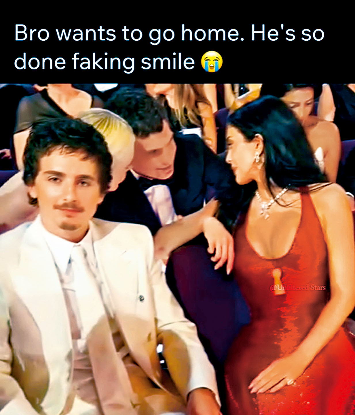 整晚被玩的甜茶被逼扮大方假笑，最終笑到攰兼勁無癮。