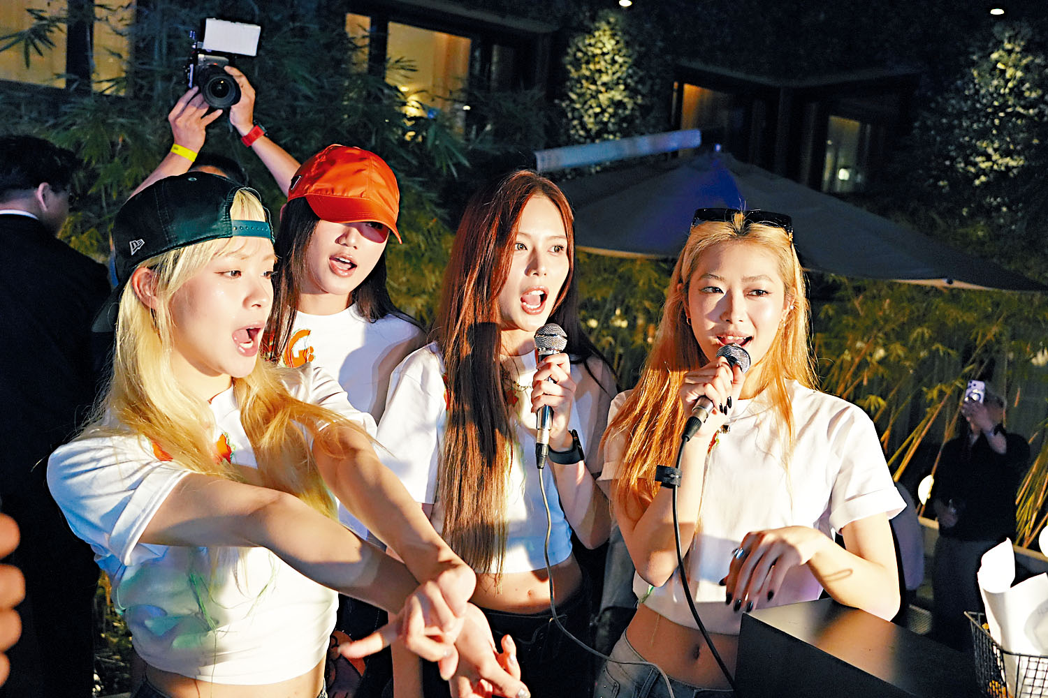 VIVA眾成員全晚都玩得超興奮。