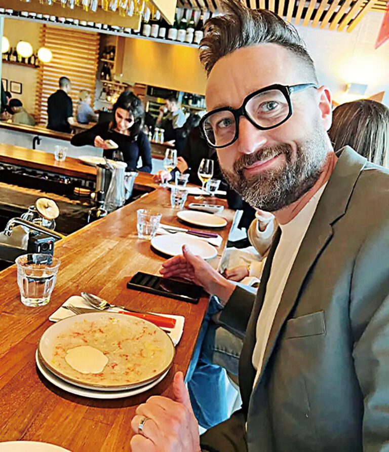 菲克森在紐約市橫掃28間米芝蓮餐廳，總開銷達1451.34元。 健力士世界紀錄圖片