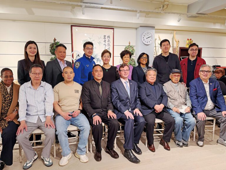 紐約市警察總局社區事務組   拜訪僑社及星島日報