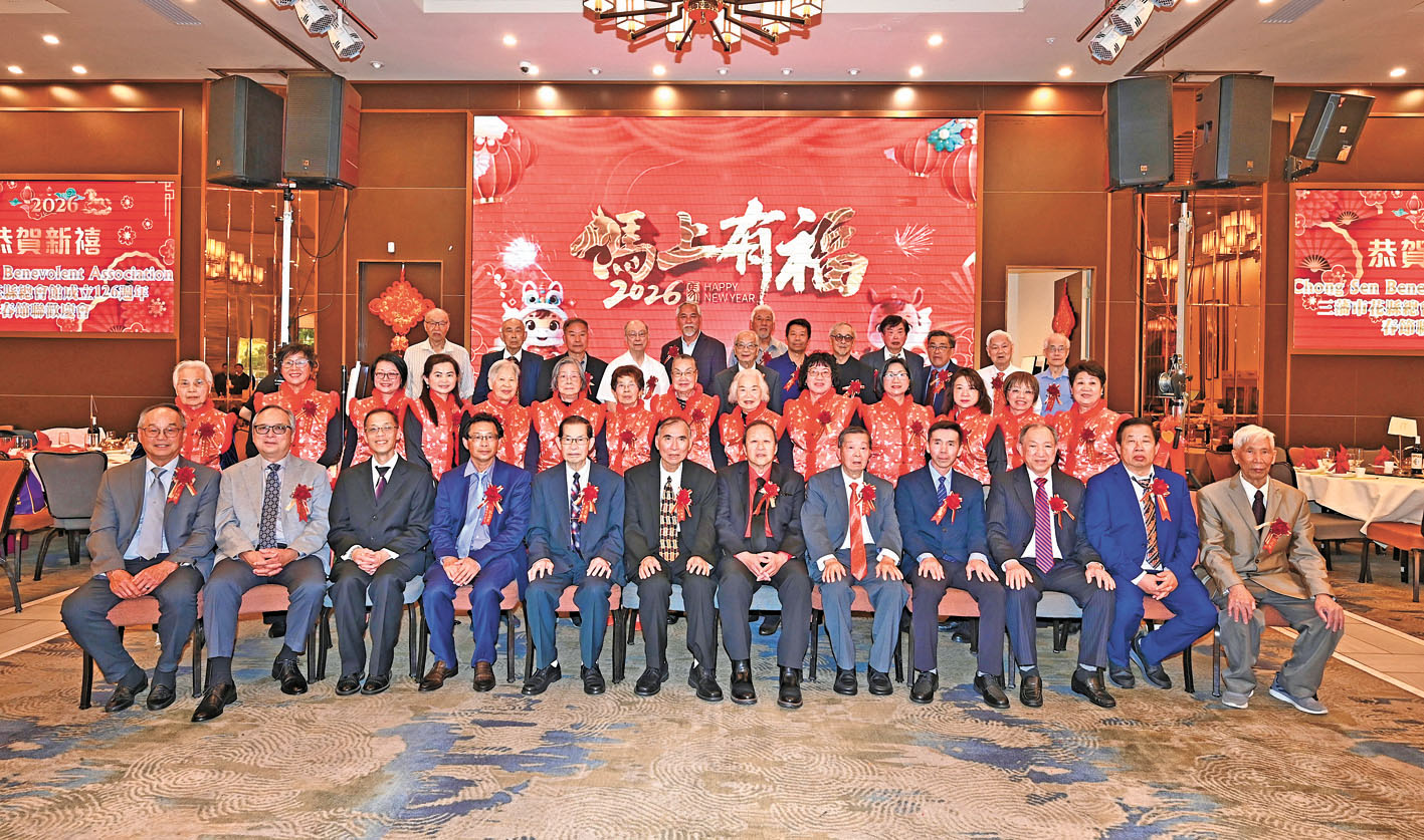 花縣總會館理事、監察和婦女會同仁合影。馬紅兵攝