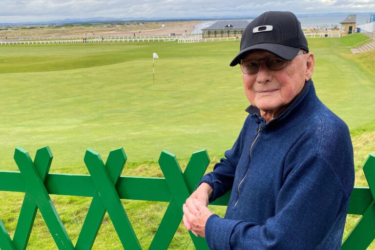 《回到未來》副校長托爾肯紐約家中安詳離世享壽94歲，嚴厲形象成絕響