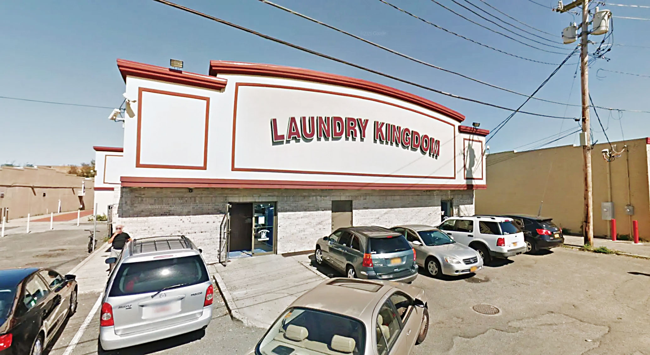 女童從洗衣店的後門被帶走。 谷歌地圖