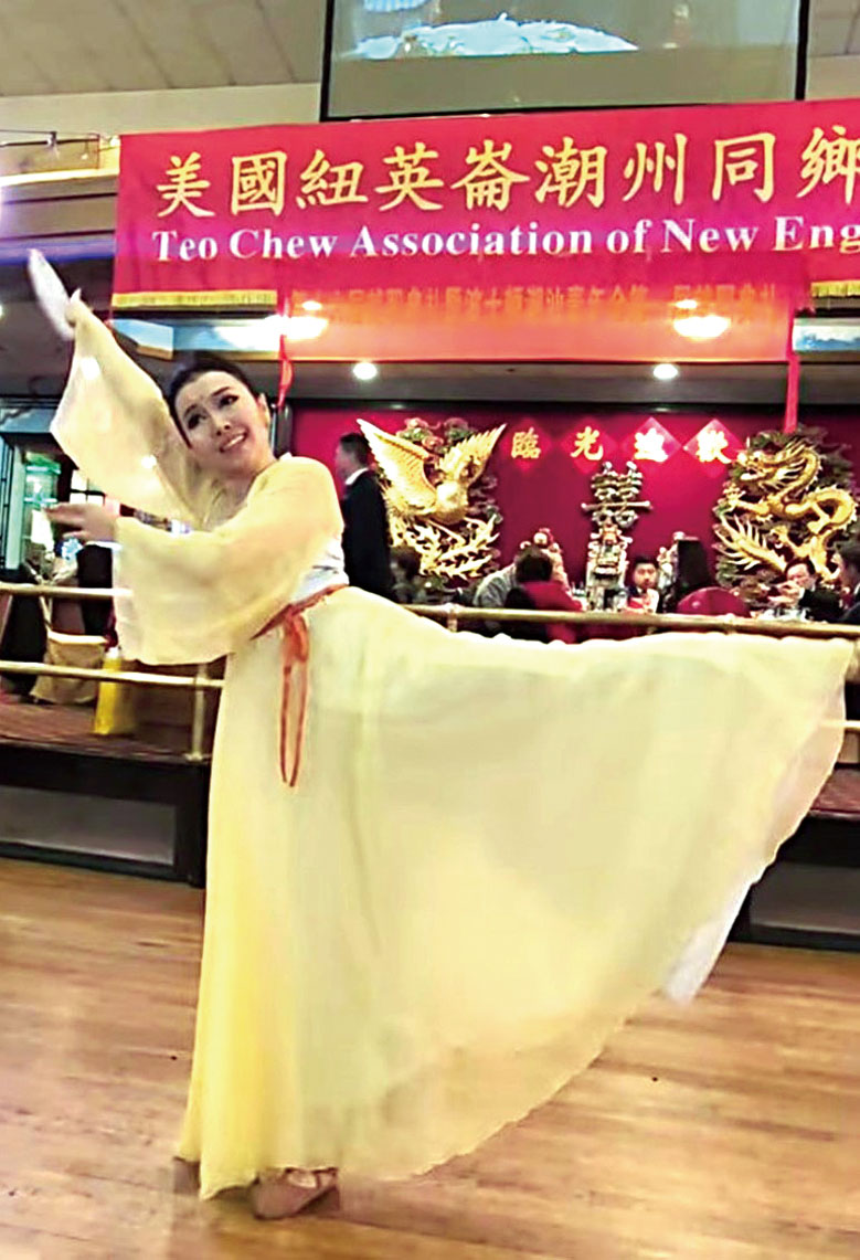 楊宇婷表演舞蹈《流光》。