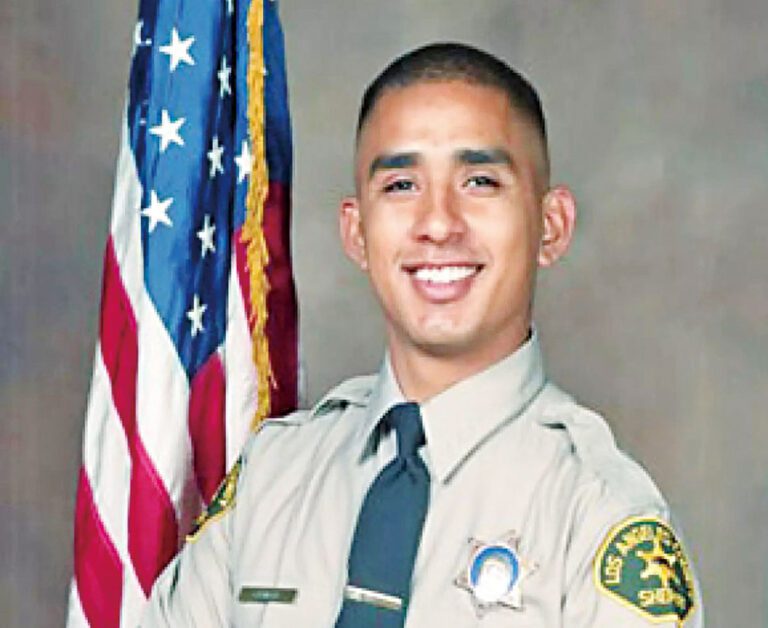 洛杉磯縣警局偵探萊姆斯是去年在訓練基地手榴彈爆炸中喪生的三名警員之一，據他的遺孀稱，萊姆斯並沒有接受過正規的拆彈技術員培訓。 洛杉磯縣警局