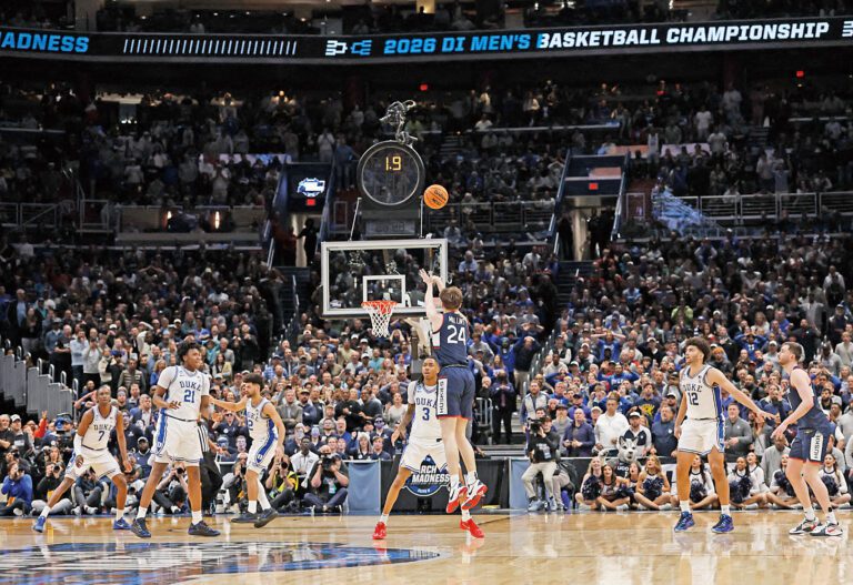 穆林斯終結比賽懸念。路透社