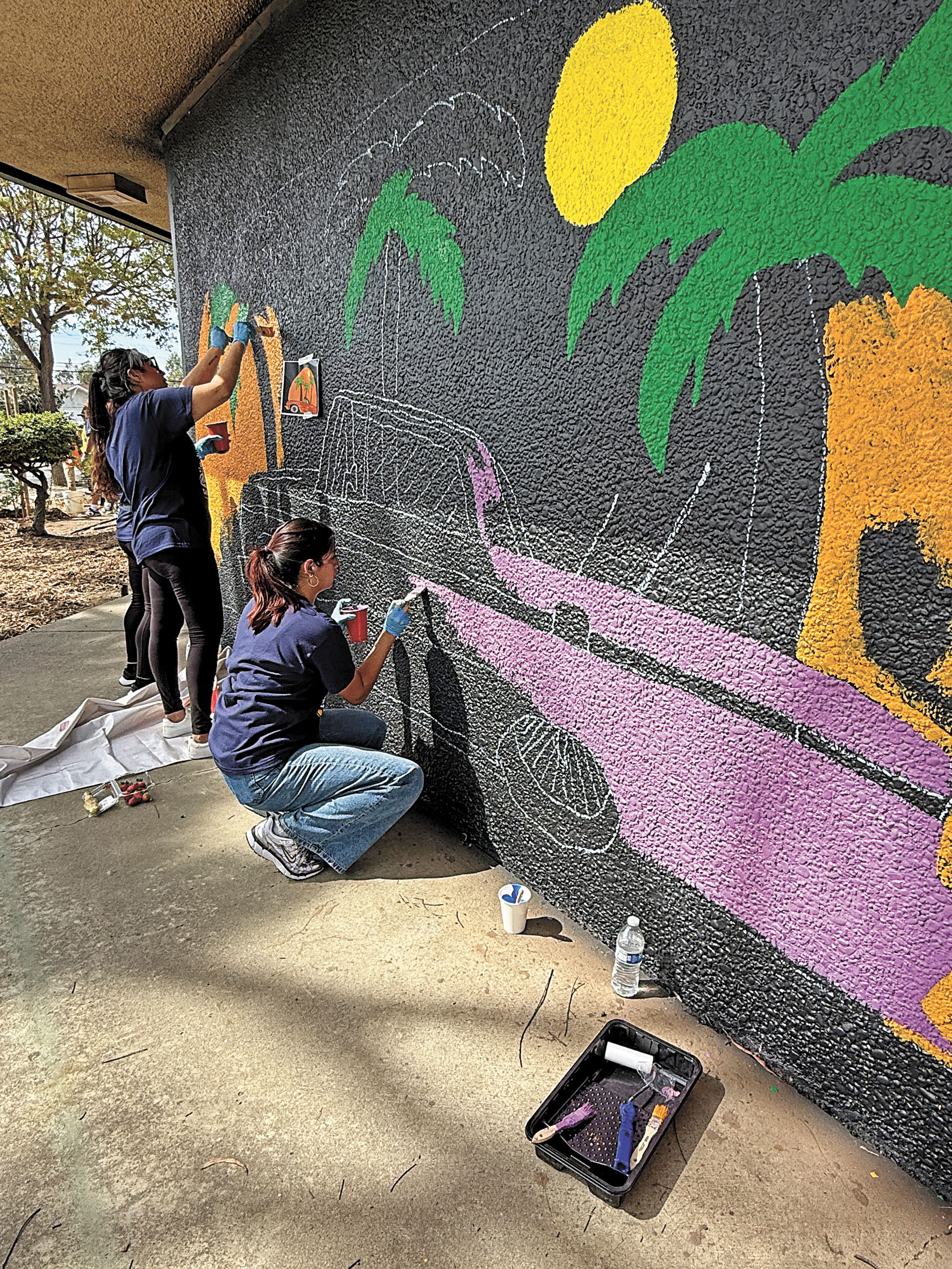 聖荷西市舉辦首屆「服務日」活動，公務員們為民繪製壁畫。市府提供