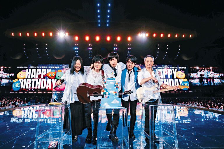 ■五月天《回到那一天》25周年巡迴演唱會在香港尾場，歡慶成團日生日快樂。