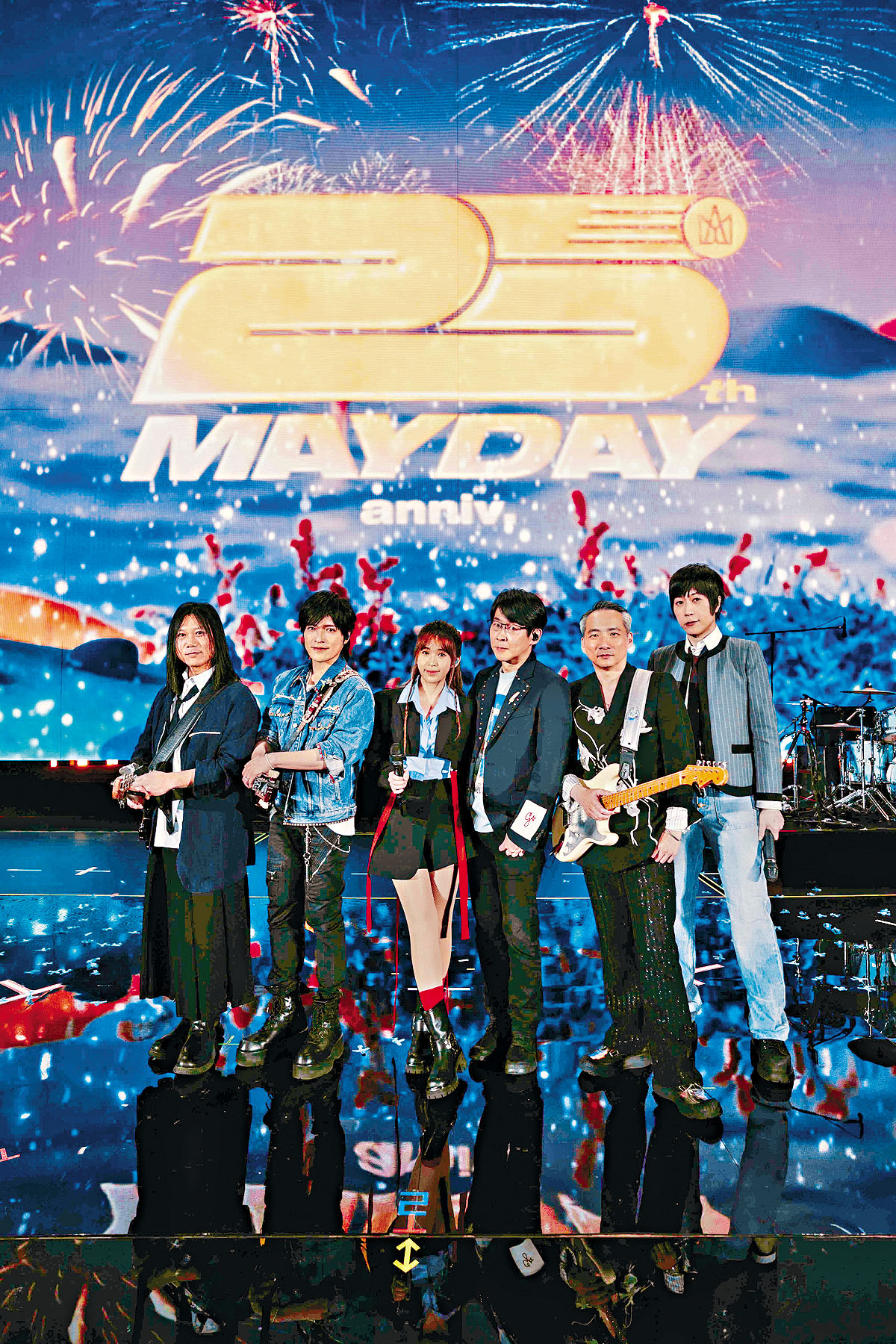 ■冠佑愛女「小玫瑰」劉芯妤於28日晚擔任嘉賓,與五月天5位成員齊慶祝成團日。