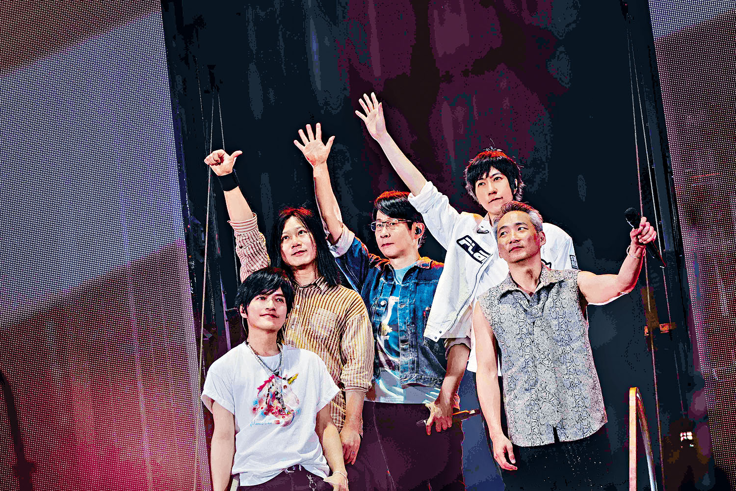 ■五迷不斷大叫encore,五人又折返,重演開場序曲《OAOA》。