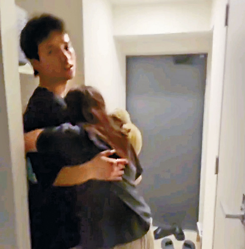 ■B&ZAI鈴木悠仁與AKB48鈴木久留美在慶生聚會上，親密擁抱。 .c2/c3 ■二人迎接乃木坂46成員佐藤璃果，佐藤更把一瓶日本酒交給鈴木悠仁（小圖）。