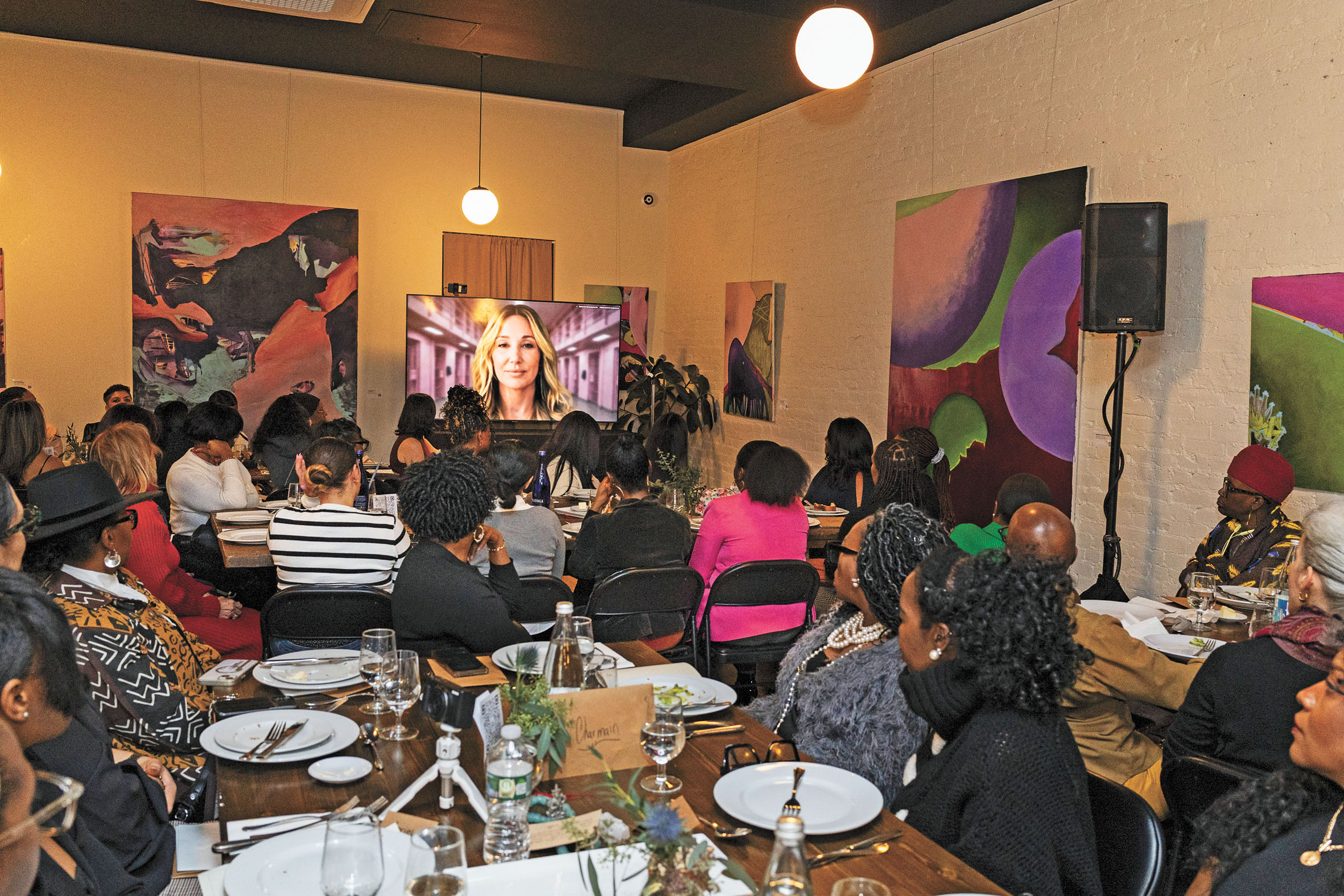 戴多恩引誘受害者開立信用額度以支付昂貴課程,並被強迫勞動及性服務。 Jackie Molloy/紐約時報