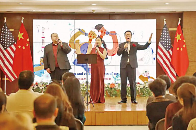 中美青年友誼歌會現場。