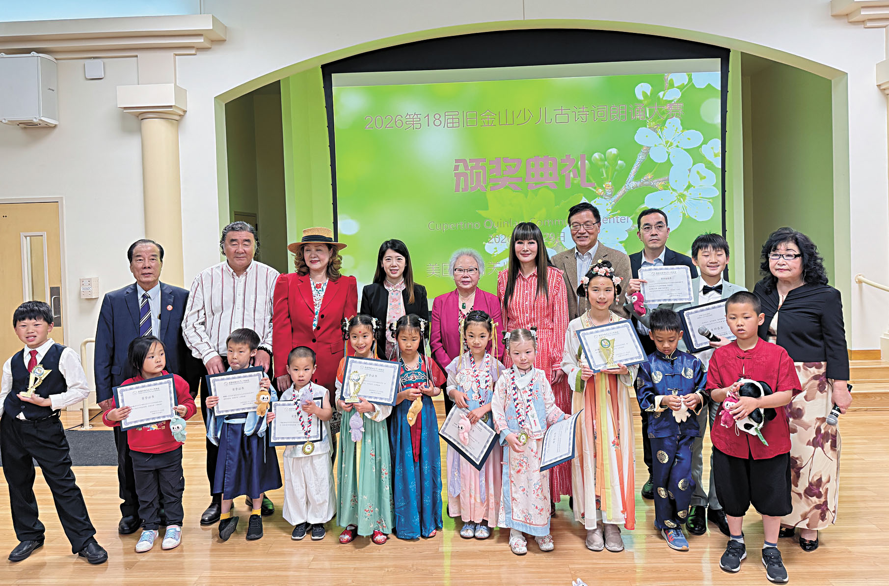 活動上的少兒舞蹈《蓮趣》表演。記者王蔚攝